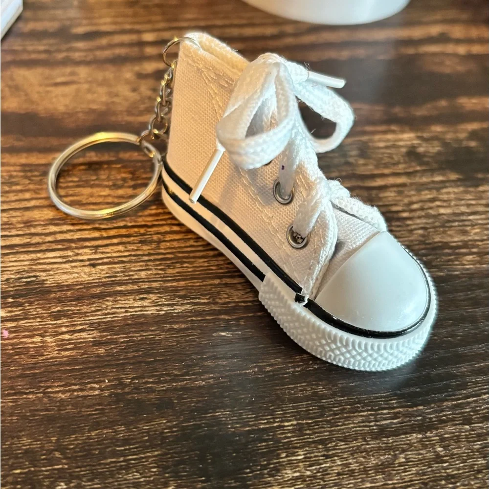 White High Top Sneaker‎ Keychain
